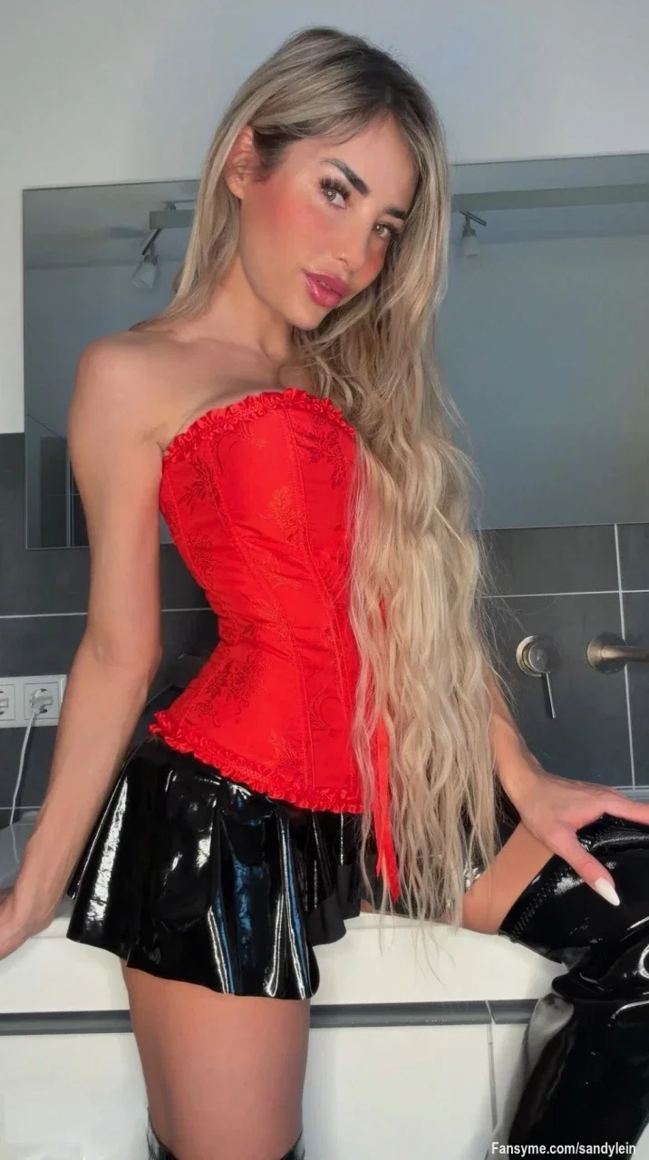 Good Morning Zuckerhasen, wie ist die Gemütslage am heutigen Dienstag Morgen? Lust auf was heißes? 😏

#boots #latex #blonde #bigboobs #milf #gerrmangirl #girlnextdoor