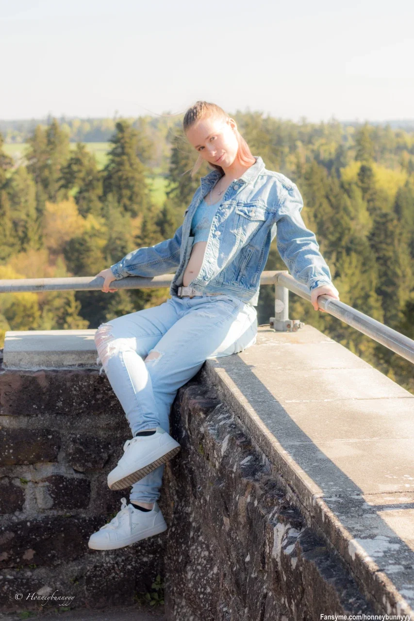 So bald ist Wochenende, was hast du vor?
It's almost the weekend, what are your plans?

Ein Abo erlaub dir alles zu sehen und kostenlos mit mir zu schreiben.
Wer mehr will muss mehr..😌Hart aber fair🔥
Einmal im Monat ein Besonderes Spezial und auf Meine Videos immer Fette Rabatte😌😉
A subscription allows you to see everything and write with me for free.
Those who want more must have more.. 😌Hard but fair🔥
Once a month a special special and on my videos always fat discounts😌😉

#sexy #ass #cutegirl #hot #horny #fansfollowme #german #sweet #spicyvibes #teen #teengirl #pregnant #schwanger