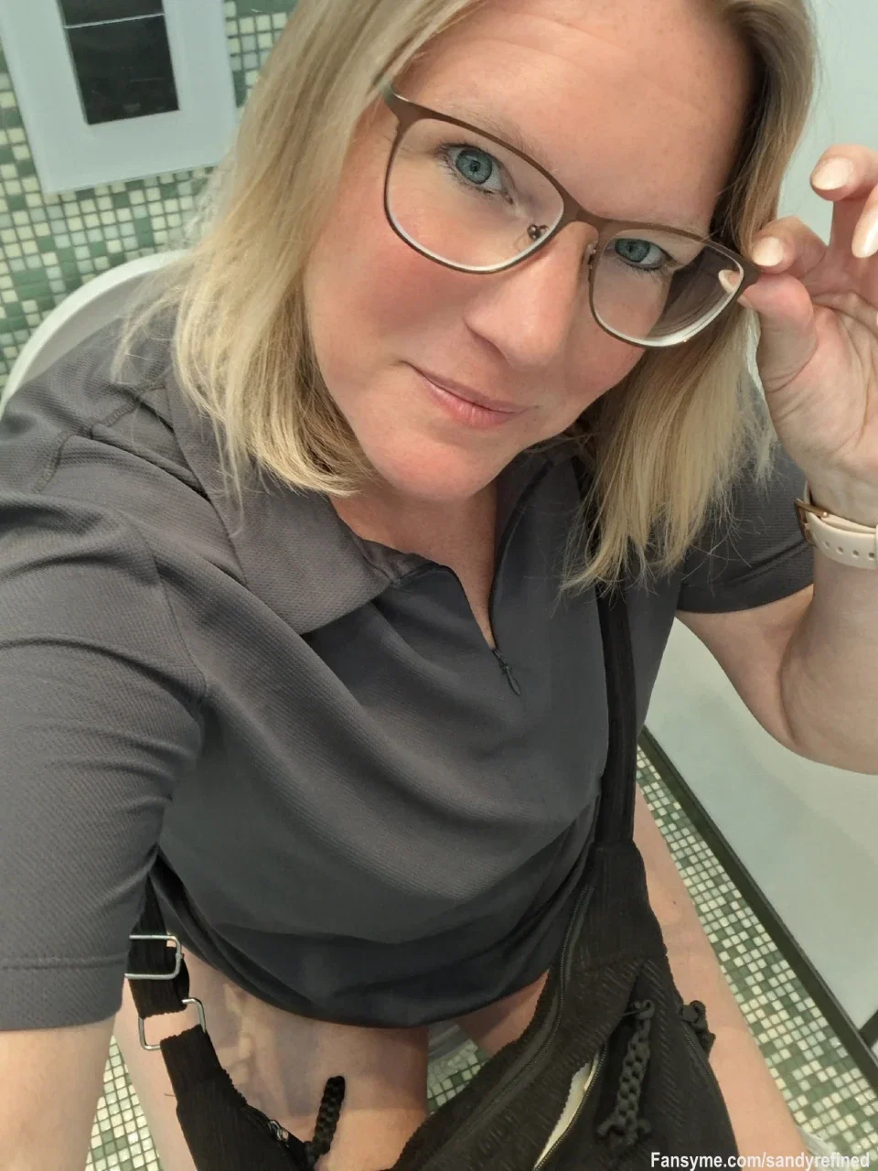 A cheeky picture in an interesting restroom 🤣
Ein näckiges Bild auf einer interessanten Toilette 🤣