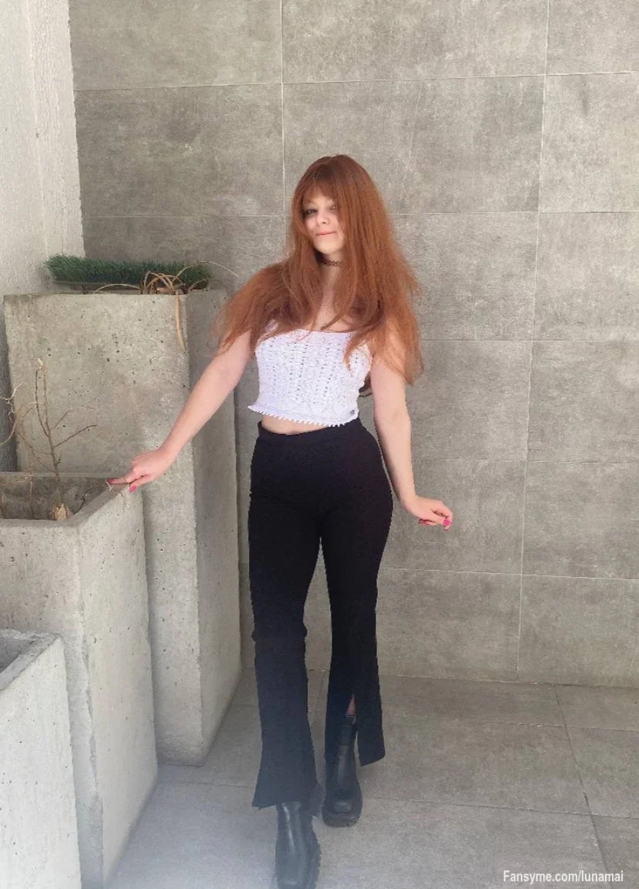 Ich bin süßer, als ich aussehe. Oder gefährlicher. 😇🥵 Hältst du meinem Blick stand?