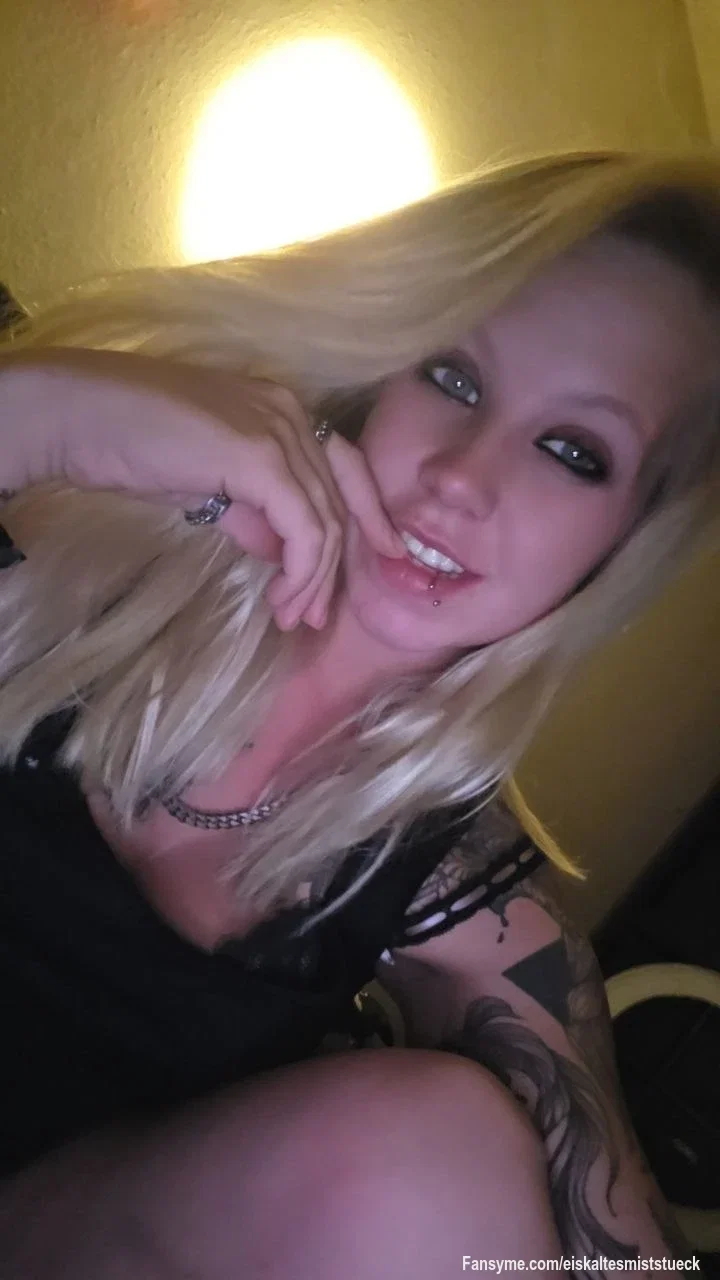 Ich hoffe du bist gut in die neue Woche gestartet .... 

Ich hab einiges an neuen Content gestern hochgeladen 🤤

Wie wär´s hast du Lust auf einen heißen Abend zu Zweit?  😈🔥💦