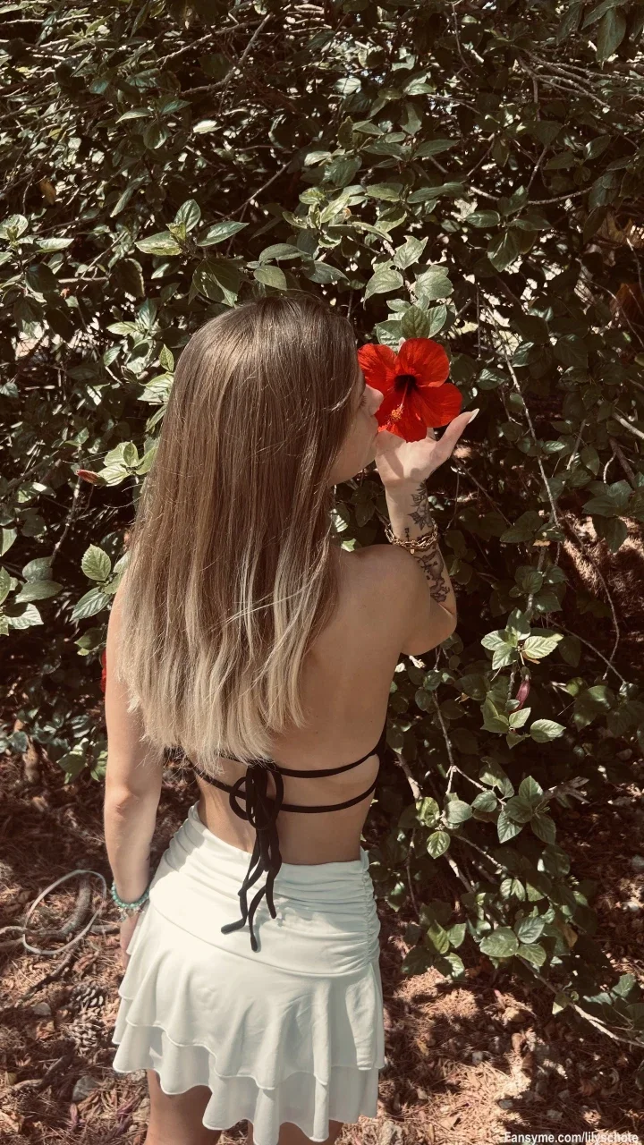 Wer ist schöner - die Blume oder ich? 👀🌺