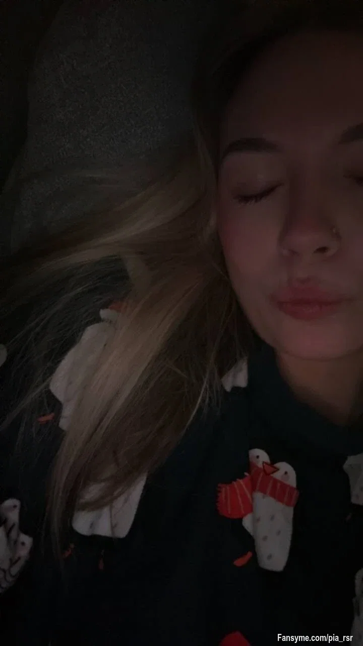 Lust auf ein paar geile Zeilen? 🥵🔥

Ich steh auf versautes schreiben also Hau in die Tasten 😈😜