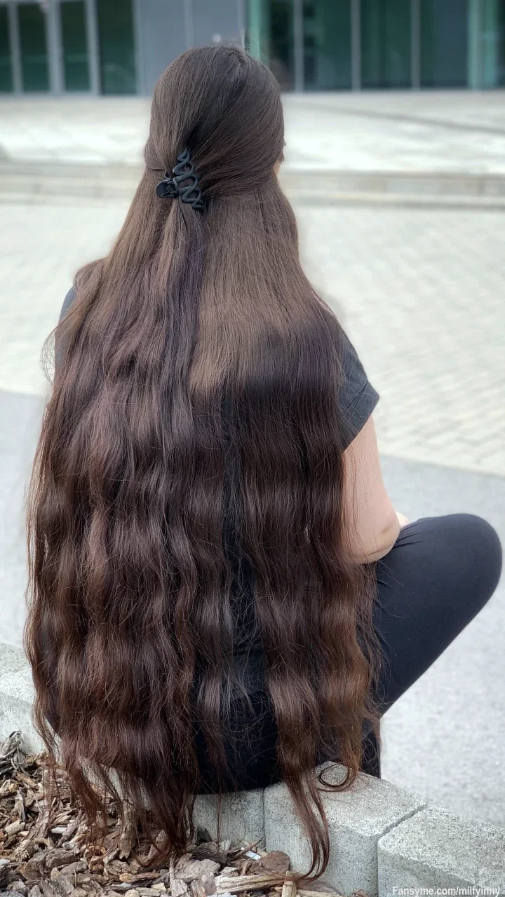 Love my long hair? Just wait until you see the thick milf ass it's falling over 😜

#milf #mature #brunette #chubby #thick #longhair #hair #mommy #stepmom #hotwife #curvy #bbw #pawg #sexy #hot #amateur #natural #mombod