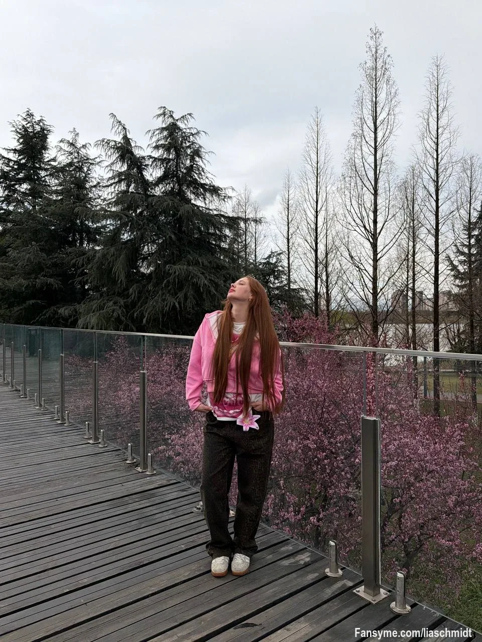 Ich bin heute auf Abenteuer aus. 🍓😇 Hast du schon mal so jemanden wie mich getroffen?