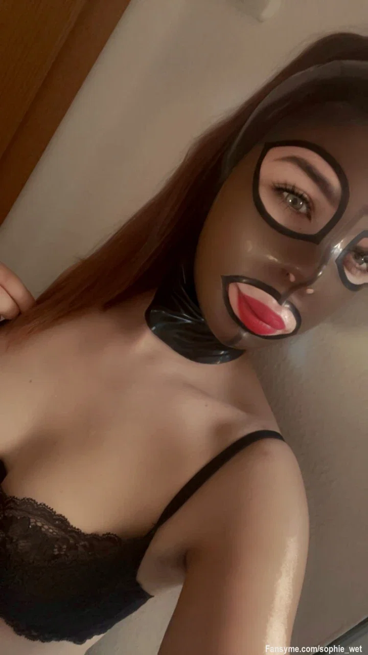 Na, lenke ich dich schon wieder ab? 🖤 Sag mir ganz ehrlich: Welchen versaute Content willst du als Nächstes sehen? 

Schreib’s mir jetzt! 🔞🔥

#camdiamonds #h2gcd #maskenlove #latex