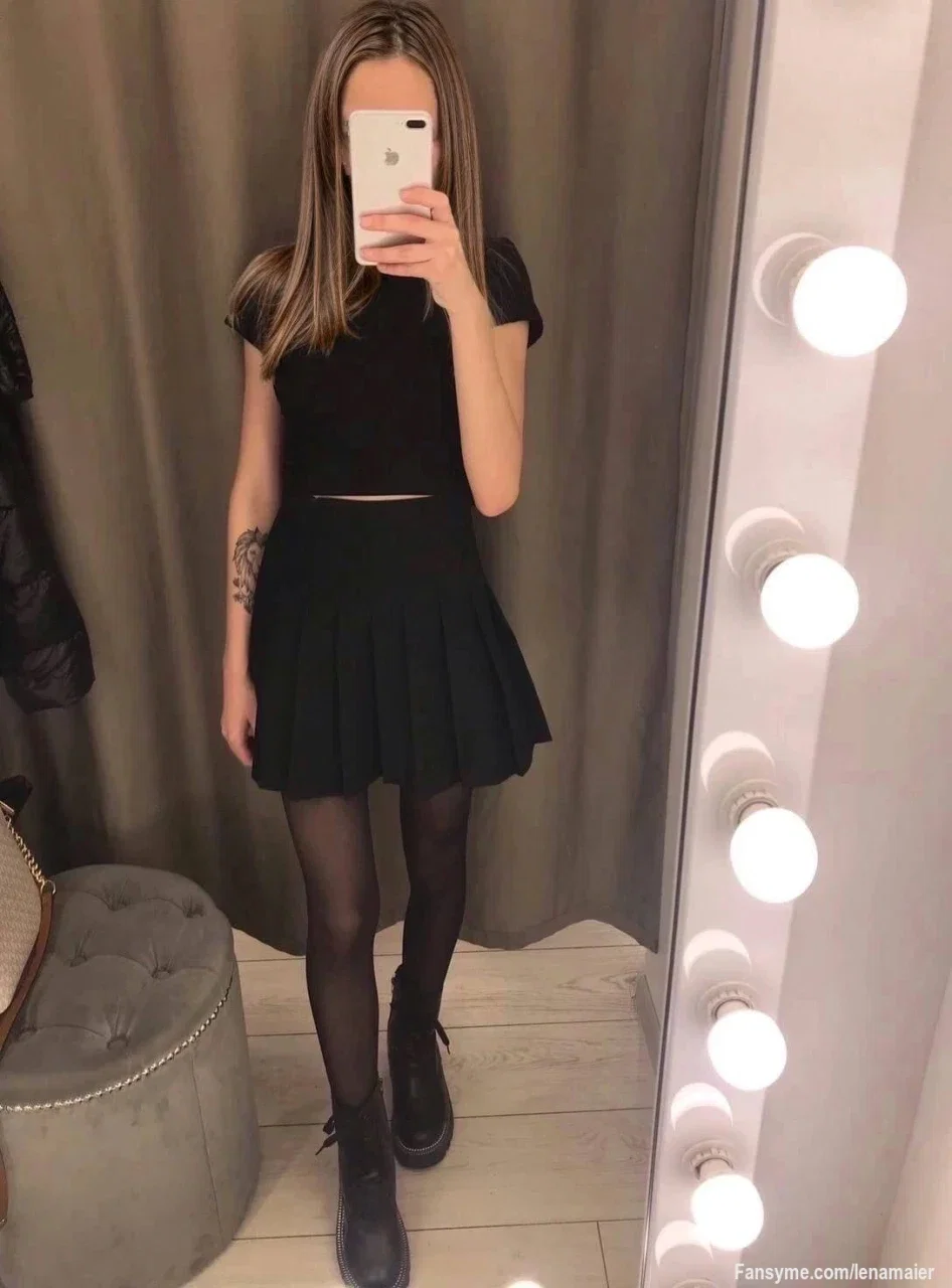 Ich bin verführerisch, ohne es zu wollen. Na gut, ich will. Hast du Lust, mich näher kennenzulernen? 💋