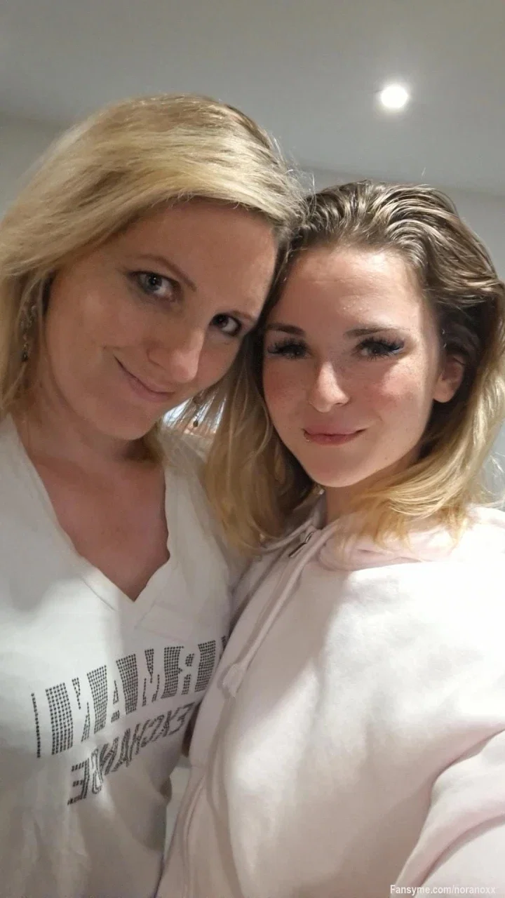 Melly ist mal wieder auf Besuch da, also meld dich wenn du Lust auf Cam, Wunschvideos oder ein dreier Sexting hast