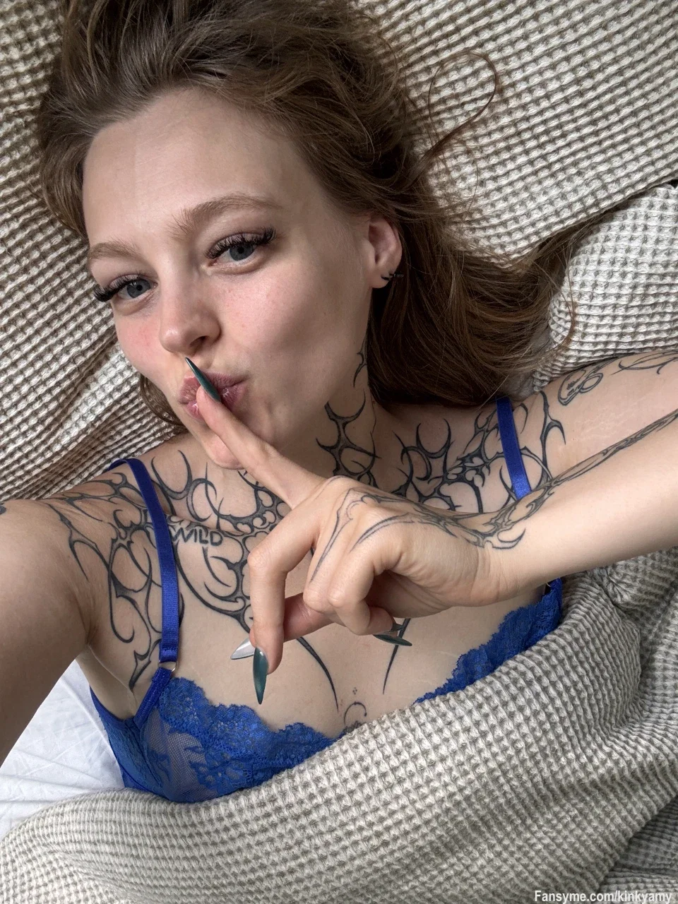 Ich bin Kinky Amy 🖤 Vielleicht kennst du mich aus der Tomatolix-Doku über den KitKatClub.⛓️✨ Hier nehme ich dich mit in meine private kinky Welt – Partys, Outfits, Dates, Berliner Nachtleben und alles, was dazugehört 😉. Ja, auch mein Sexleben 🫣 

I’m Kinky Amy 🖤 Maybe you know me from the documentary about Berlins KitKatClub ⛓️✨ Here I’m taking you into my private kinky world- parties, outfits, dates, Berlin nightlife and everything that comes with it 😉. Yes, my sex life too 🫣