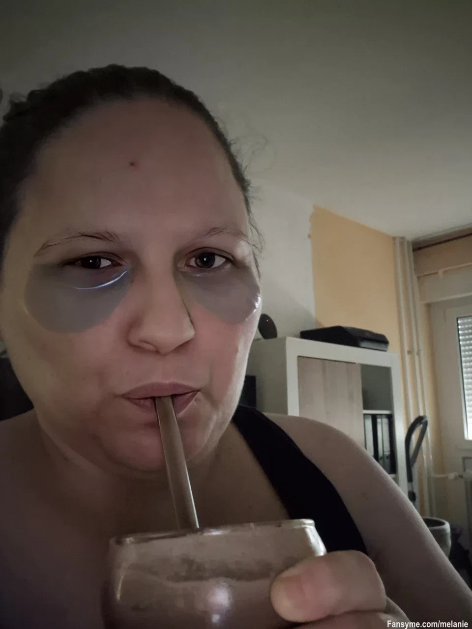 Guten Morgen 
Ich trinke jetzt erst mal  ein leckeres shake  und danach könnte ich ein wenig kuschel Einheiten gebrauchen  😍