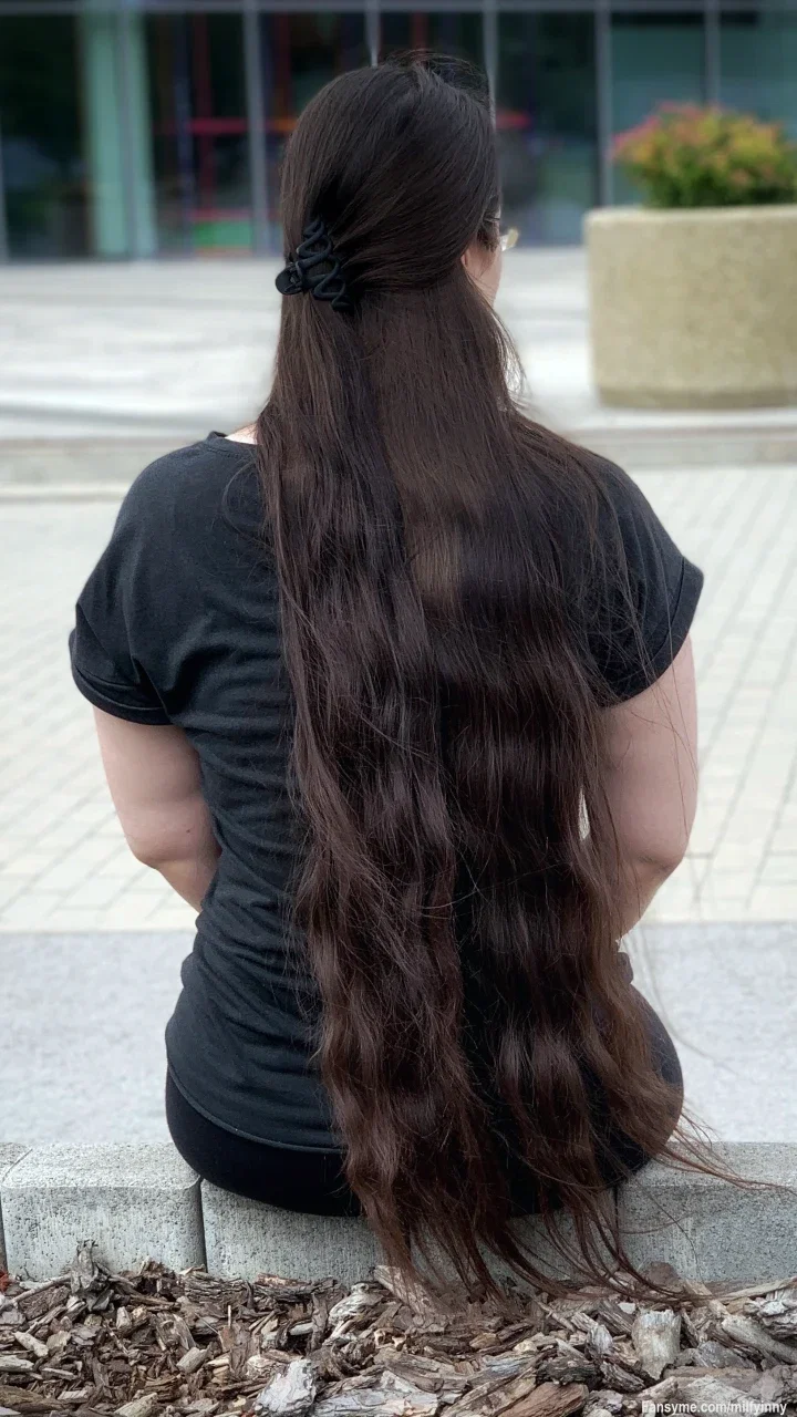 Thick curves, long hair, and a whole lot of temptation. Can you handle the heat? 😜

#milf #mature #chubby #bbw #curvy #longhair #brunette #sexy #natural #hot #thick #hotwife #curly #mombod #horny #amateur #mommy #stepmom