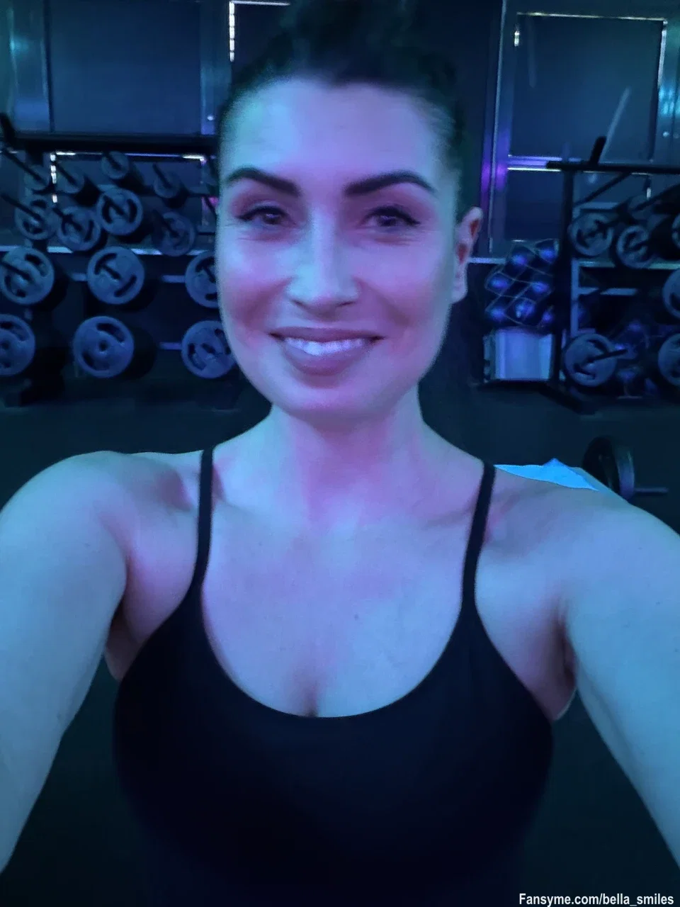 Regelmäßiger Sport ist einfach wichtig 💪🔥
Für die Figur, den Kopf – und definitiv auch für gute Laune 😏

Auch wenn ich mich manchmal erst zum Training motivieren muss… danach fühlt es sich jedes Mal richtig gut an. 🏋️‍♀️💋

Und du: Wie hältst du dich fit? 👀

#fitness #gym #workout #sport #training #fit #fitgirl #gymgirl #fitnessmotivation #body #naturalbody #bodyconfidence #healthy #healthylifestyle #goodvibes #lifestyle #german #deutsch