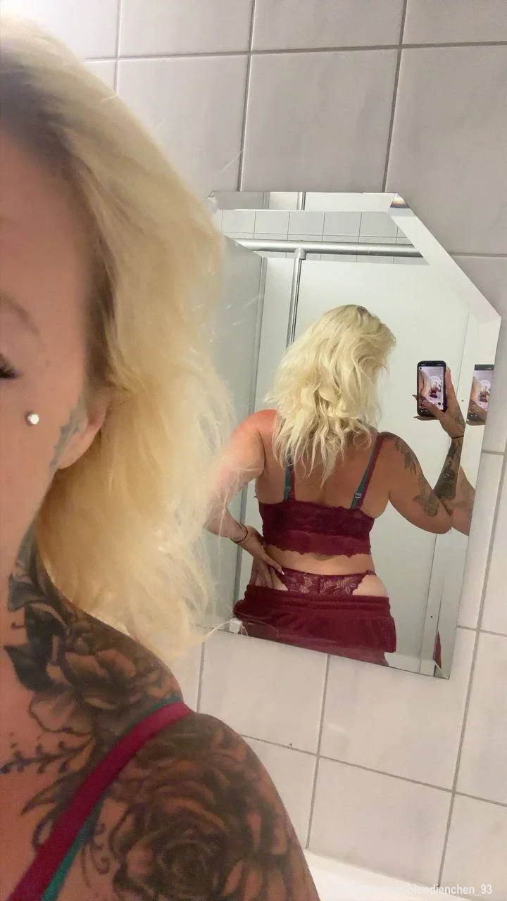 Meine sexy Kurven bekommst du heute aus einem sehr geilen Blickwinkel 😜

Sei gespannt 😈