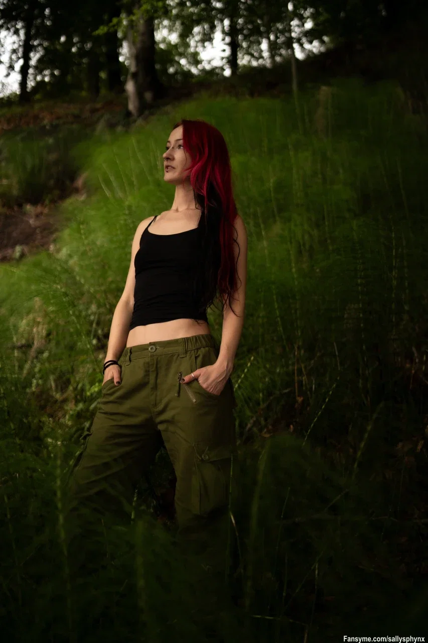 So harmlos wie auf diesen Bildern blieb mein Ausflug nicht… 😏🌿
Ich war ein bisschen in der Natur unterwegs und wenn ich schon so eine schöne, ungestörte Kulisse finde… muss man die schließlich auch entsprechend nutzen. 👀🔥
Die heißen Bilder vom Ausflug gibt’s für meine Abonnenten kostenlos im Feed. 🖤
Wer will sehen, was zwischen den Bäumen noch entstanden ist? 😈🌲🔥

My outing didn't stay as innocent as these pictures suggest… 😏🌿
I was out enjoying nature, and when you find such a beautiful, secluded setting… well, you just have to make the most of it. 👀🔥
The hot photos from the trip are available for free in my subscribers' feed. 🖤
Who wants to see what else happened among the trees? 😈🌲🔥