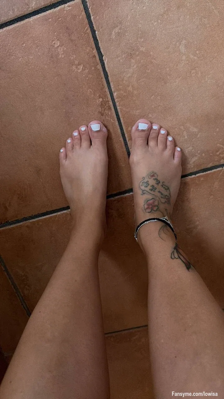 Mal etwas für die Fußliebhaber unter euch… 😏💅🏻

Frisch lackiert und bereit für ein bisschen Aufmerksamkeit. 👀

Wenn du meine Füße gerne etwas genauer sehen möchtest,
Klick rein 👇
