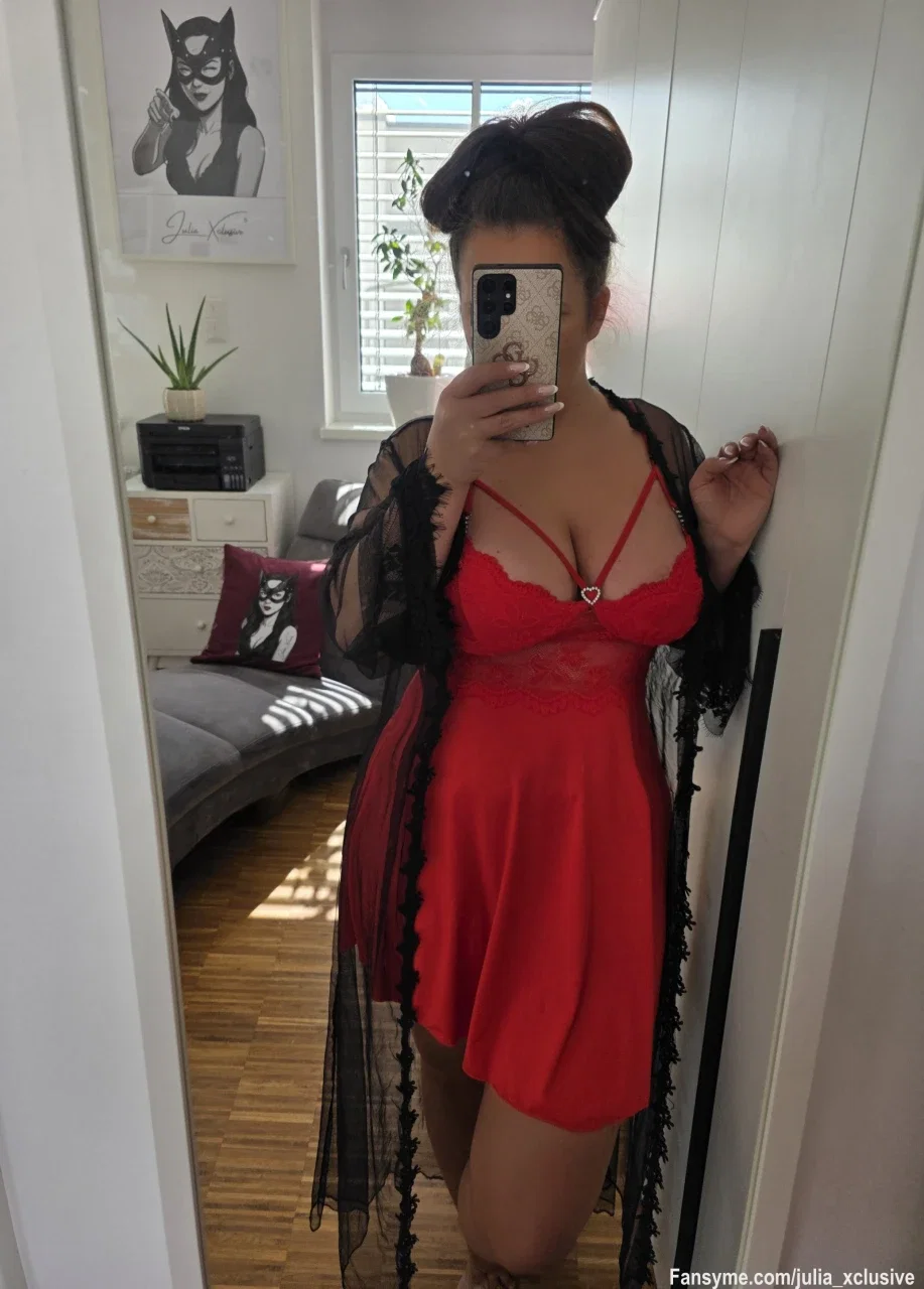 Guten Morgen ☀️ Ich dachte, ich bring heute mal ein bisschen Farbe in deinen Morgen ❤️ Gefällt dir was du siehst? 😏
#sexygirl #spicygirl #lingerie #redlingerie #sexylingerie #lace #redlace #dessous #sexyoutfit #curvy #curvygirl #bigboobs #bigbreasts #boobs #cleavage #brunettegirl #girlfriend #girlnextdoor #mädchenvonnebenan #juliaxclusive