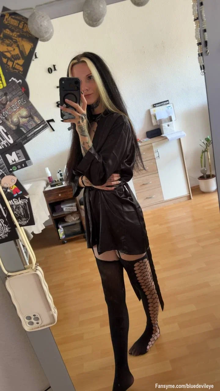 Mein neues Set wartet auf dich 🔥

Sicher dir eins der limitierten Pakete von mir 🚨🚨

NUR 5 von euch haben die Chance 🤤😱

#milf #titten #arsch #solo #reizwäsche #tattoos #tanga #unterwaesche #piercing #sweet #sexy #deutsch #girlnextdoor #blackhairs #natural #nacktbild