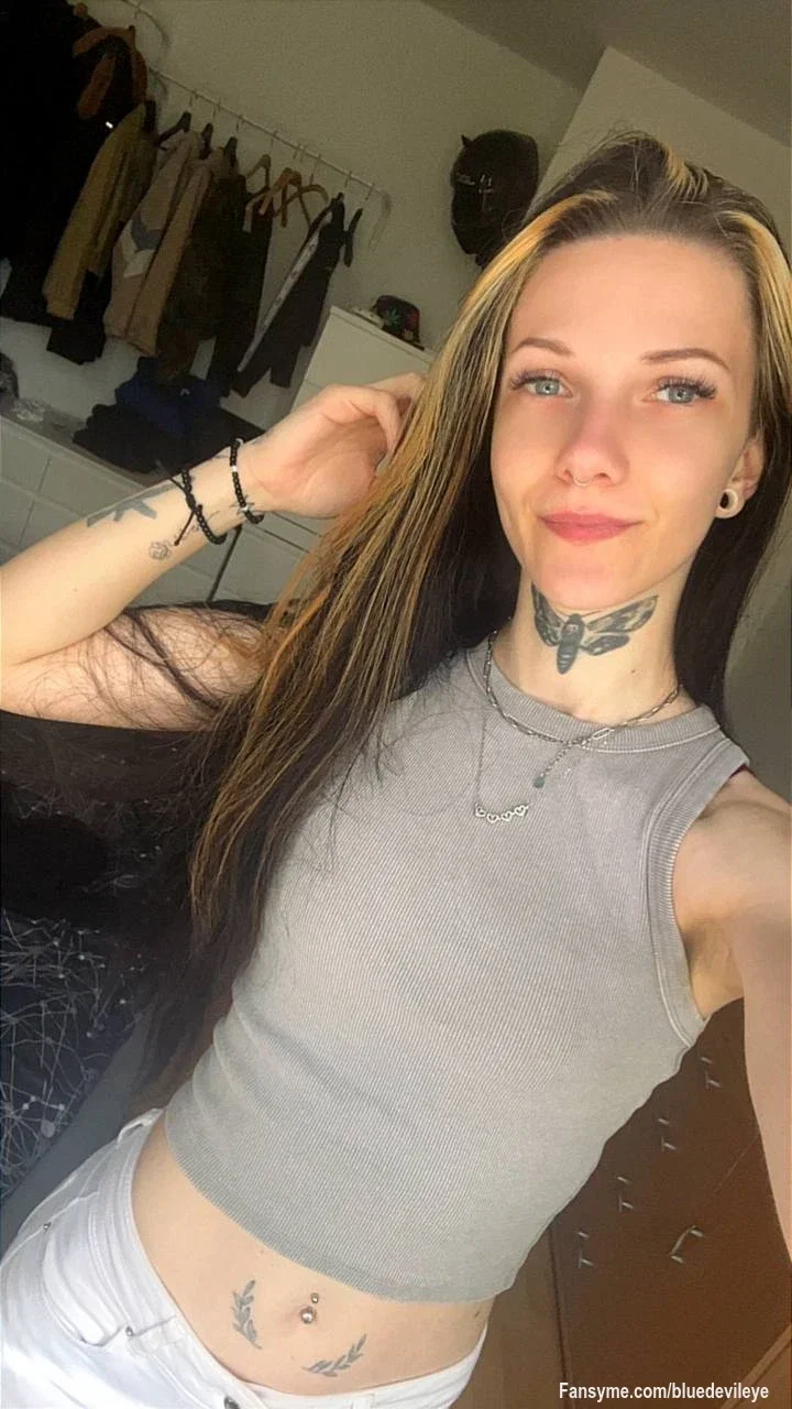Lass uns den Sonntag zusammen verbringen? 

Ich freu mich auf eine Nachricht von dir 😘

#milf #titten #arsch #solo #reizwäsche #tattoos #tanga #unterwaesche #piercing #sweet #sexy #deutsch #girlnextdoor #blackhairs #natural #nacktbild