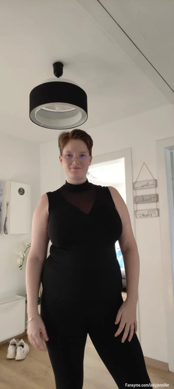 guten morgen 💋 was machst du schönes? 😏
Ich warte schon auf meinen Sklaven - mal sehen was er heute aushalten kann 😍

Ich werde hier meine sinnliche, weibliche & meine dominante Seite zeigen, sofern möglich. Ich dachte immer ich muss mich entscheiden zwischen dies oder das - aber es ist meine Seite & ich mache was ich machen möchte. 🔥 
Euch lass ich dran teilhaben ❤️

Grundsätzlich ist meine Einstellung, dass jeder das machen soll, was ihm Spaß macht und sich nicht unterdrücken lassen von i.welchen äußeren oder inneren Umständen 💋

#ladyjennifer #femdom #findom #sklaven #session #online #offline #koblenz #bigboobs #dominant #bdsm #fetisch #fußfetisch #CBT #BB #peitschen #verhör #musterung #erziehung #sissy #DWT #devot