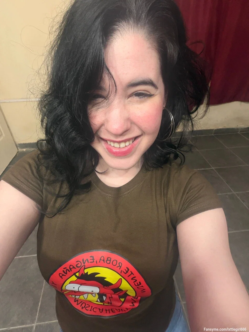 Silly photos🤪
I was just bored and started taking random pictures, some are sexy, others not so much, it's just me hahaha 😂
#silly #funny #comedy #face #sfw