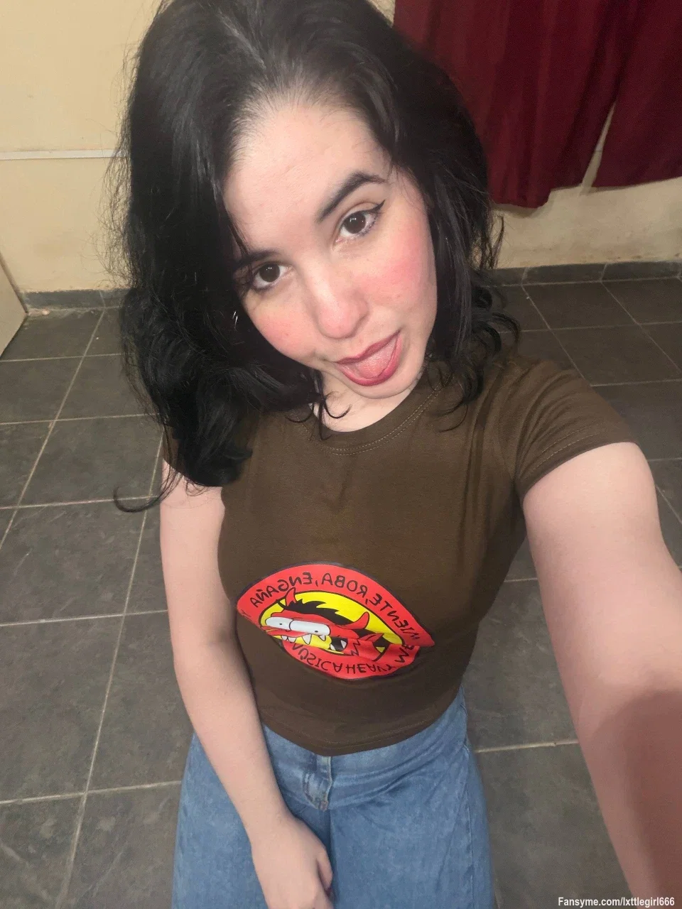 Silly photos🤪
I was just bored and started taking random pictures, some are sexy, others not so much, it's just me hahaha 😂
#silly #funny #comedy #face #sfw