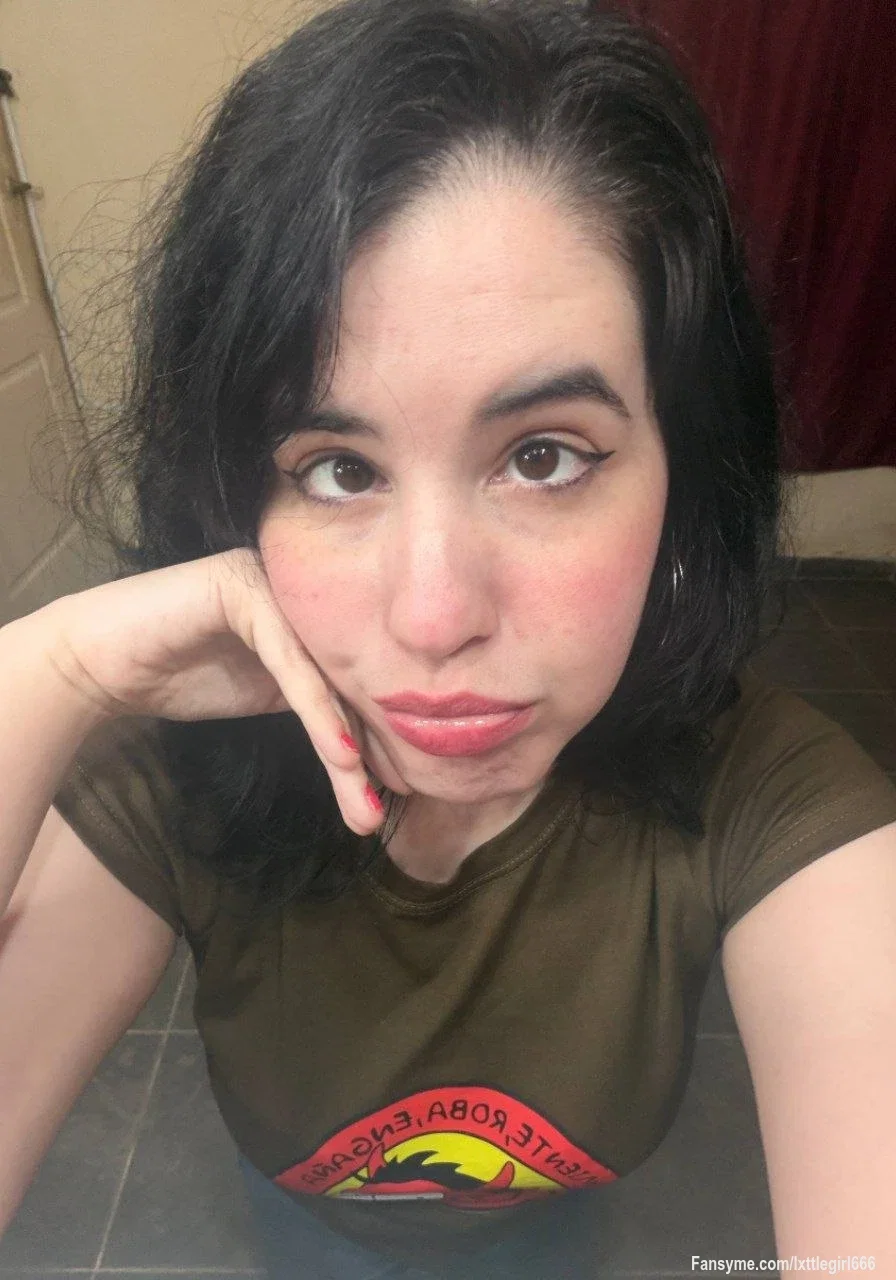 Silly photos🤪
I was just bored and started taking random pictures, some are sexy, others not so much, it's just me hahaha 😂
#silly #funny #comedy #face #sfw