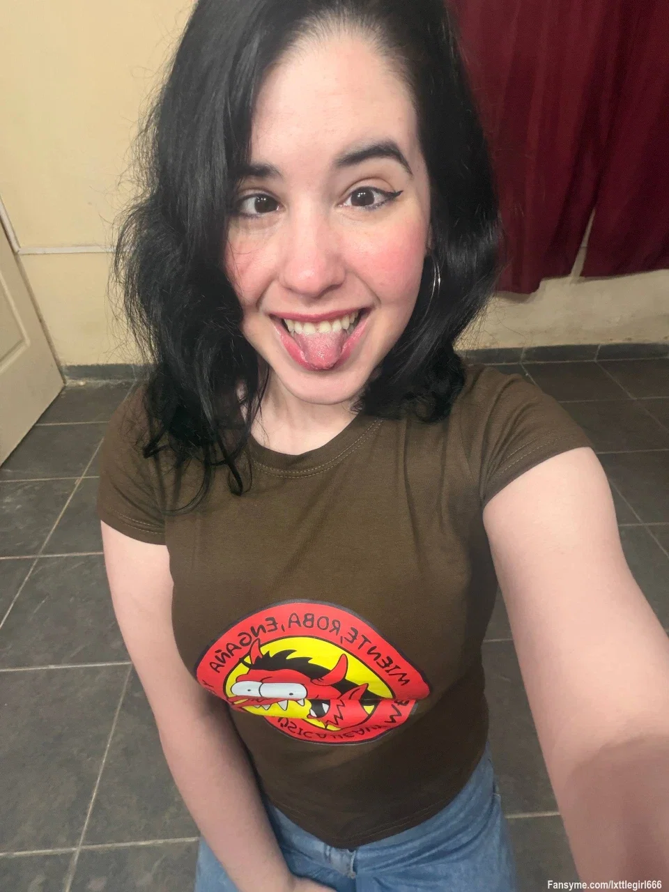 Silly photos🤪
I was just bored and started taking random pictures, some are sexy, others not so much, it's just me hahaha 😂
#silly #funny #comedy #face #sfw