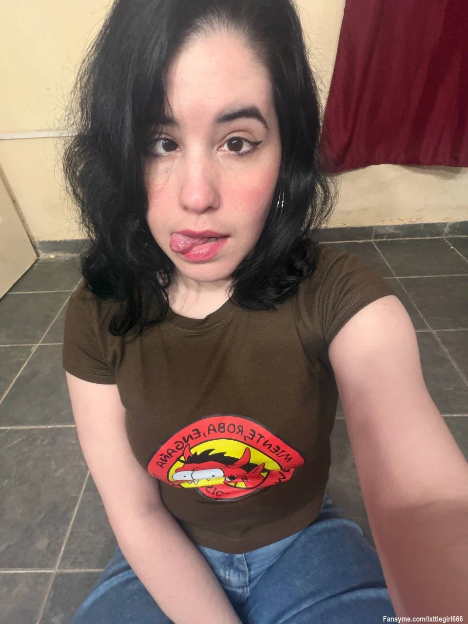 Silly photos🤪
I was just bored and started taking random pictures, some are sexy, others not so much, it's just me hahaha 😂
#silly #funny #comedy #face #sfw
