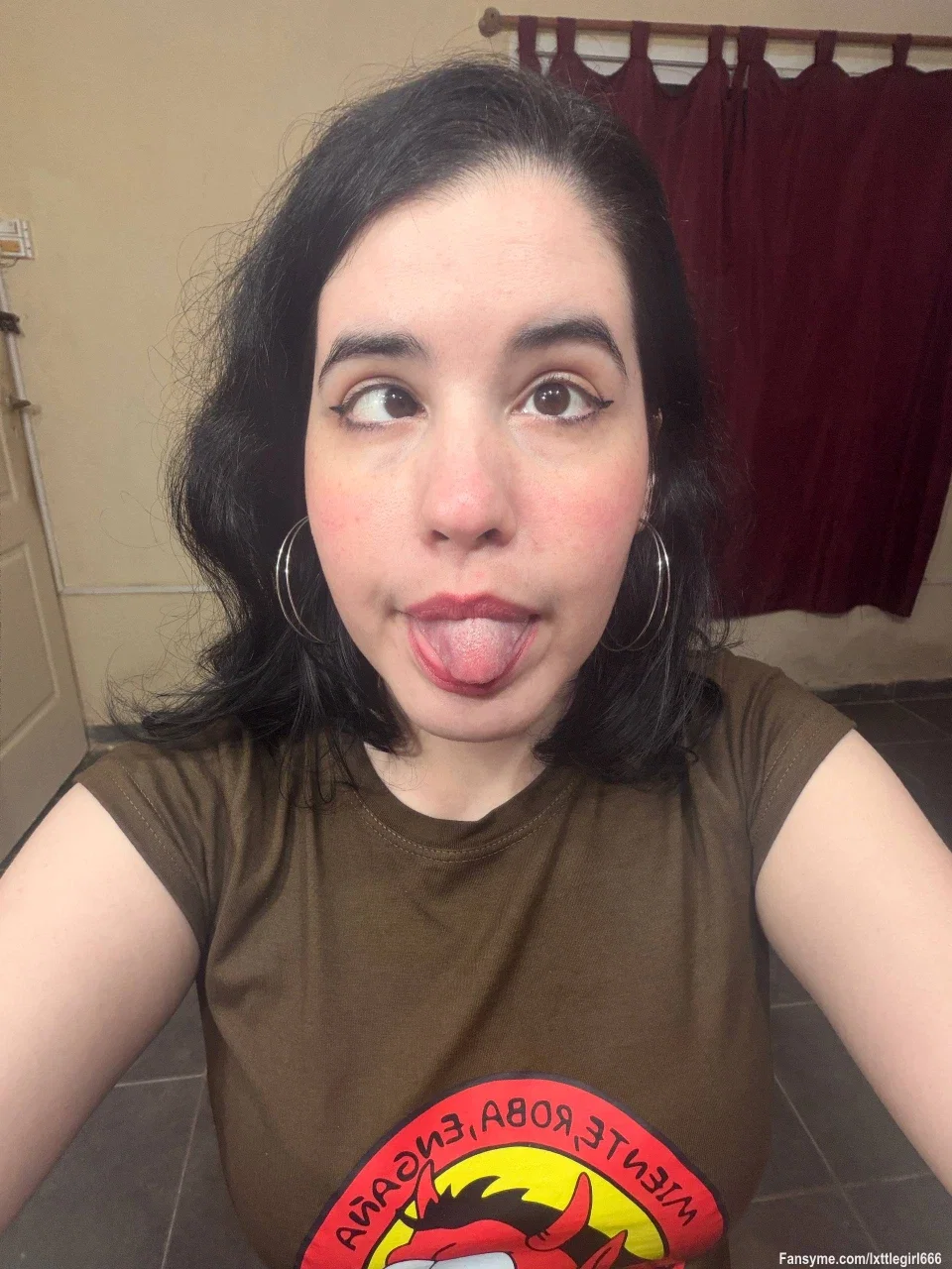 Silly photos🤪
I was just bored and started taking random pictures, some are sexy, others not so much, it's just me hahaha 😂
#silly #funny #comedy #face #sfw