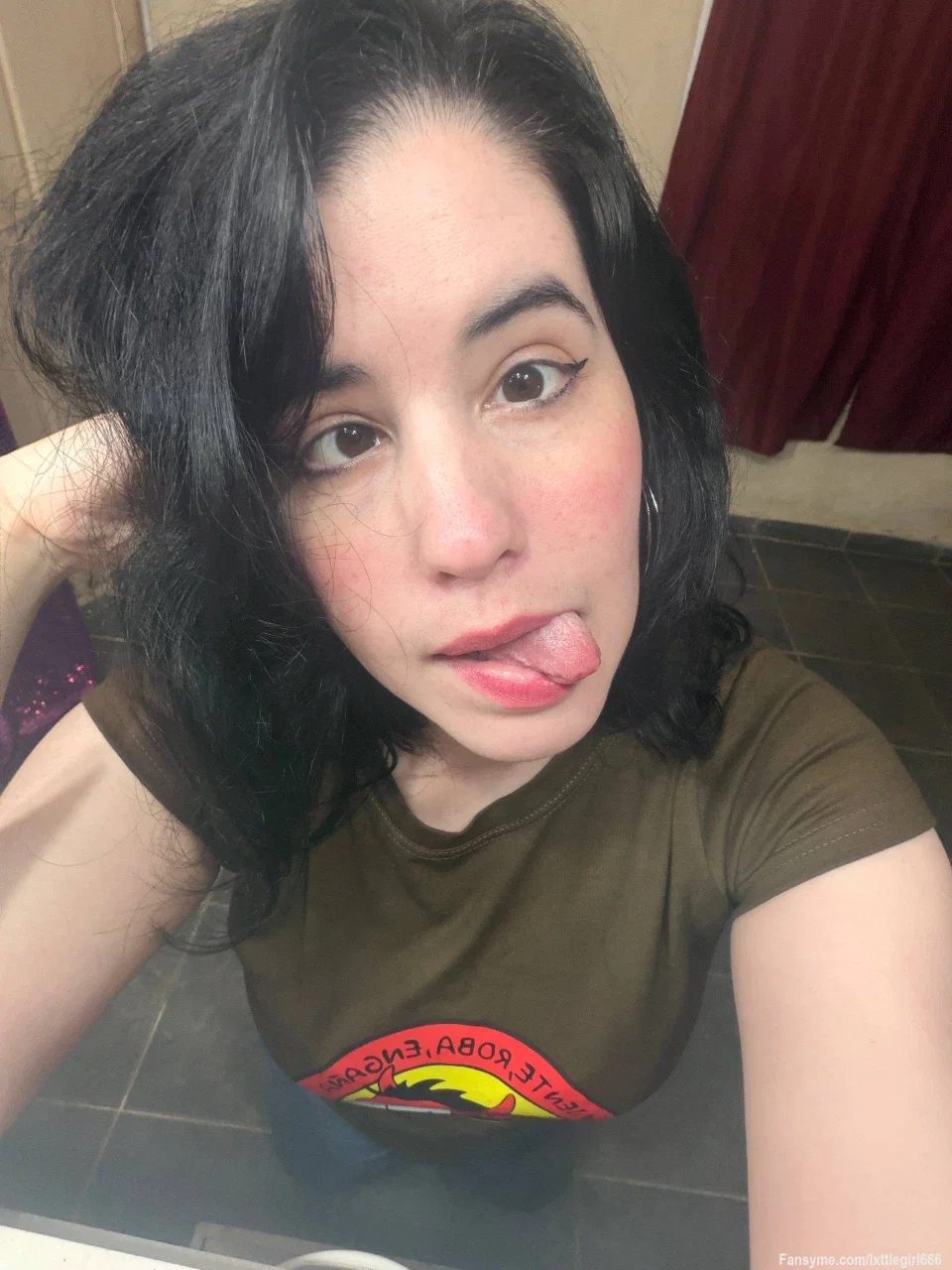 Silly photos🤪
I was just bored and started taking random pictures, some are sexy, others not so much, it's just me hahaha 😂
#silly #funny #comedy #face #sfw
