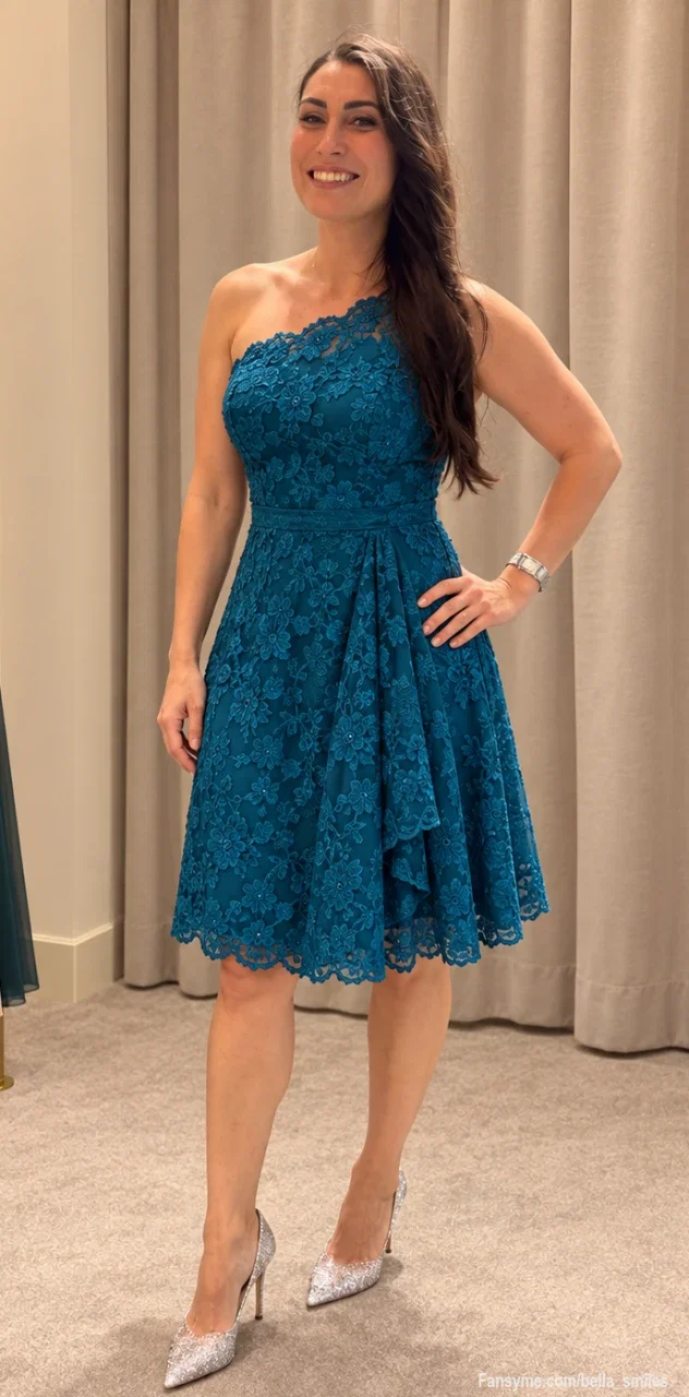 Ein Fan hat mich zum Shoppen geschickt… 🛍️👗💋

Also durfte ich mich einmal quer durch die Abendkleider probieren – von kurz & verspielt bis zur großen Robe ✨😏

Und das Beste: Eines dieser Outfits hat er mir tatsächlich spendiert. 🥰

Jetzt bist du dran:
Welches glaubst du ist es geworden? 👀
💙 Türkis | ✨ Gold | ❤️ Rot | 💜 Violett | 💙 Dunkelblau | 💚 Grün

Schreib deinen Tipp in die Kommentare… vielleicht löse ich später auf, wer mich am besten einschätzen kann. 😏💋

Und falls du mich auch mal in etwas ganz Bestimmtem sehen möchtest: Meine Outfit-Wünsche darfst du mir natürlich jederzeit schicken. 👗🔥

#dress #eveningdress #fashion #shopping #outfit #style #fashionstyle #dressup #glamour #elegant #highheels #heels #fashiongirl #model #gift #wishlist #german #deutsch