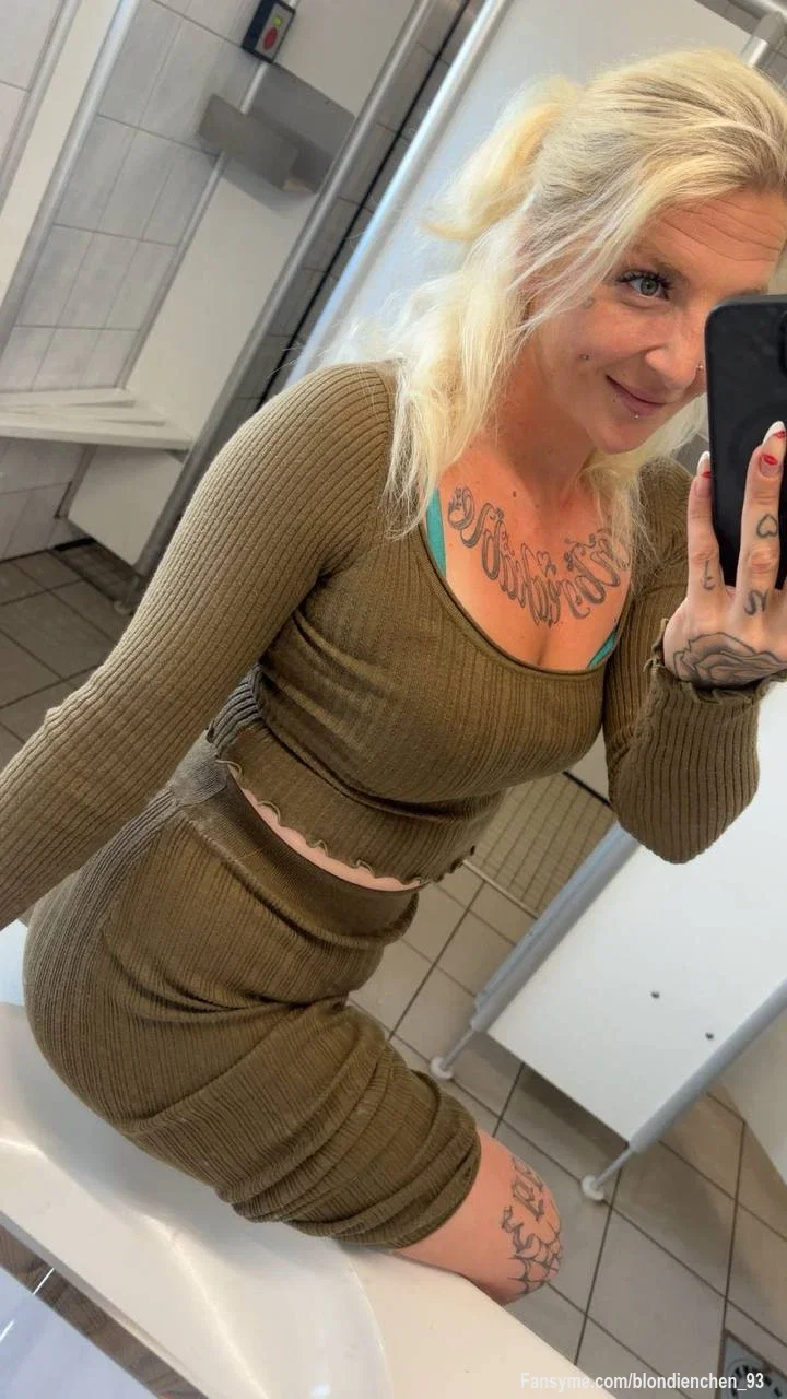 ich wäre bereit mich mit dir zu vergnügen, bewerte doch als anfangsnachricht mein Kleid 👗

#milf  #blond #feet #sexy #selfie #girlnextdoor #titten #arsch #deutsch #reizwäsche #tattoos #unterwaesche #piercing #sweet #versaut #bauchfrei #nacktbild #dominant