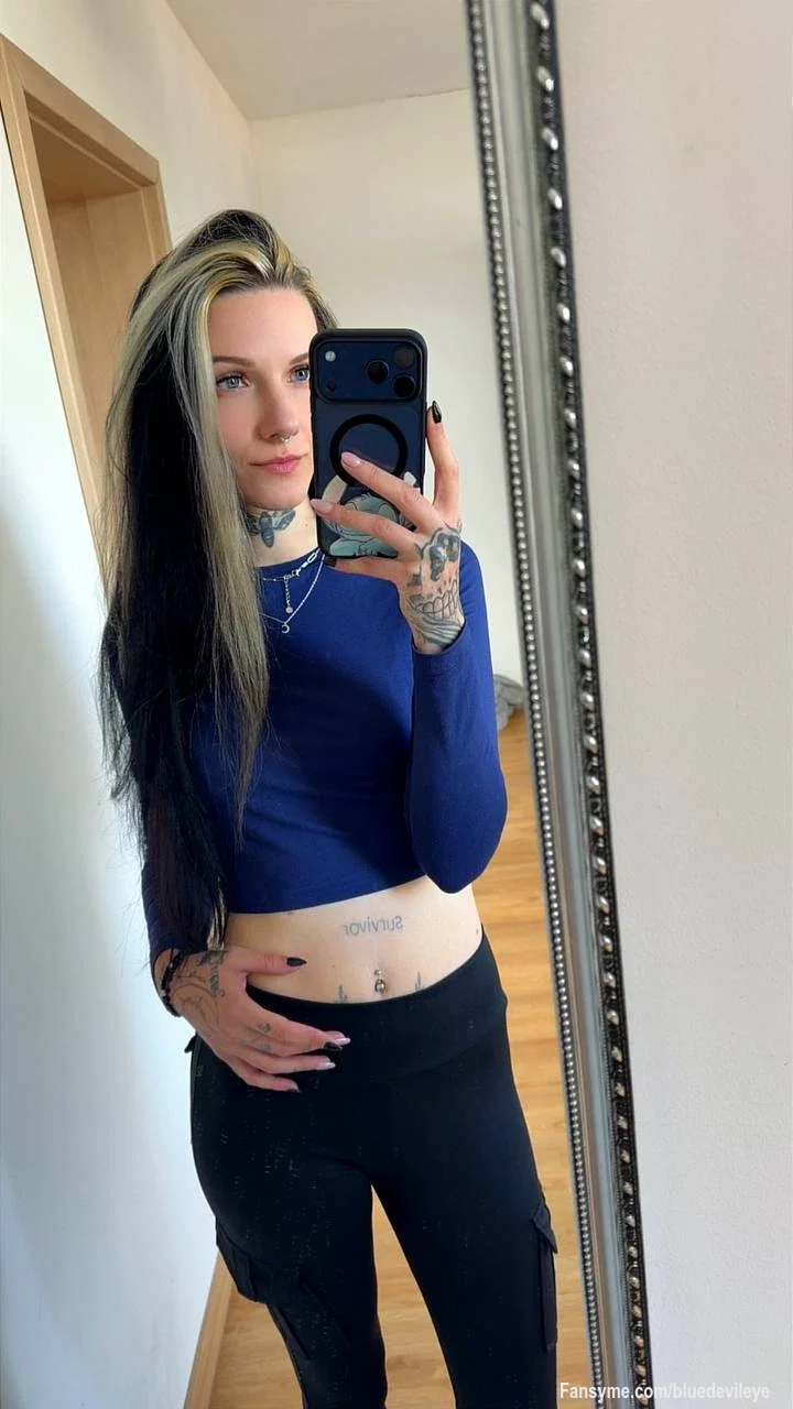 Hinter verschlossenen Türen wird es immer am spannendsten. Komm und überzeuge dich selbst. 😉
#milf #titten #arsch #solo #reizwäsche #tattoos #tanga #unterwaesche #piercing #sweet #sexy #deutsch #girlnextdoor #blackhairs #natural #nacktbild