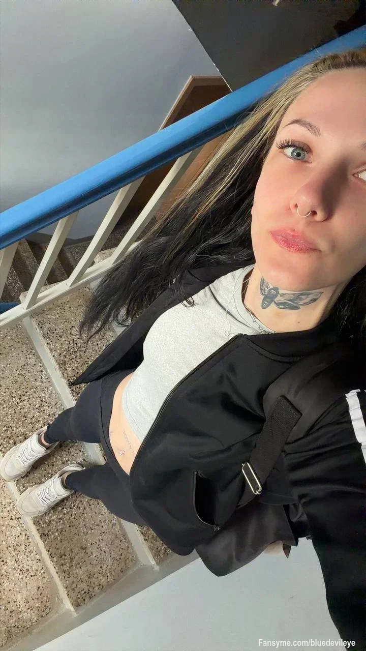Wer mich wirklich kennenlernen möchte, sollte diesen Beitrag nicht verpassen. ❤️

#milf #titten #arsch #solo #reizwäsche #tattoos #tanga #unterwaesche #piercing #sweet #sexy #deutsch #girlnextdoor #blackhairs #natural #nacktbild