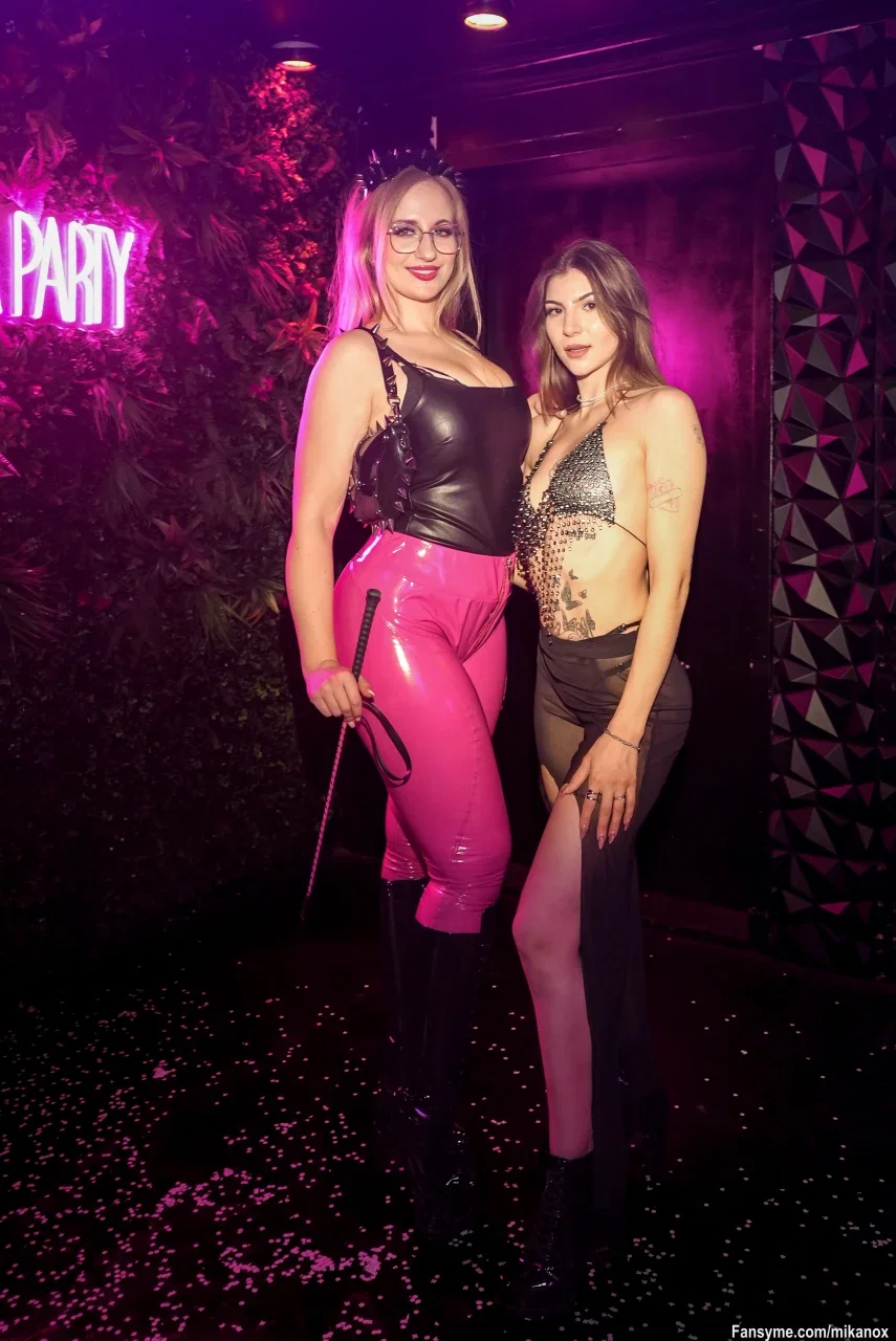 Life is a party 🩷

Kennst du eigentlich schon das heiße Video mit Lilkitty Eila und mir? 😈 Schreib mir wenn du es sehen willst 🫦