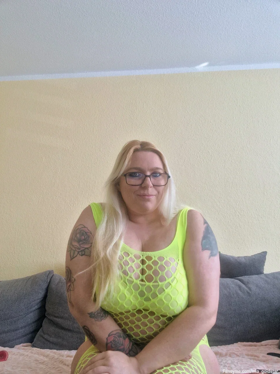 Na leistest du mir am Abend Gesellschaft ? 💋 Ich warte auf dich ❤️
#goddess #sexy #curvy #girlfriend #blond #blonde #blondine #bigboobs #bigtits #tattoo #inked #hot
#milf #Amateur  #solo #teasing #brille #glasses #sexy #deutsch #girlnextdoor