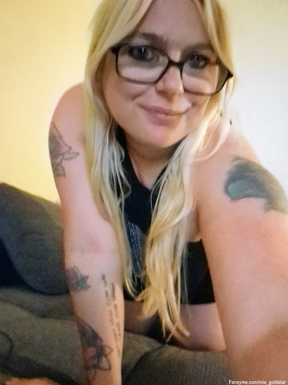 Bist du Morgens auch immer horny oder eher am Abend? 😋
#goddess #sexy #curvy #girlfriend #blond #blonde #blondine #bigboobs #bigtits #tattoo #inked #hot
#milf #Amateur  #solo #teasing #Brille #glasses #sexy #deutsch #girlnextdoor #horny