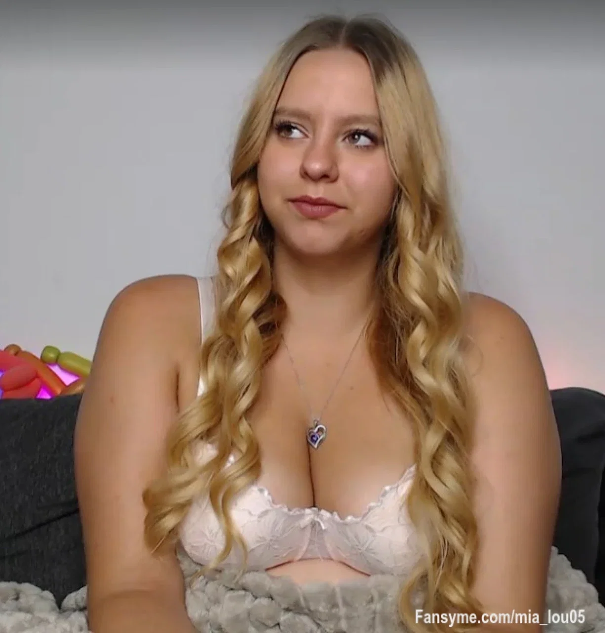 Schonmal darüber nachgedacht, dass auch curvy Frauen deinen Fantasien entsprechen können? 👀🙈
