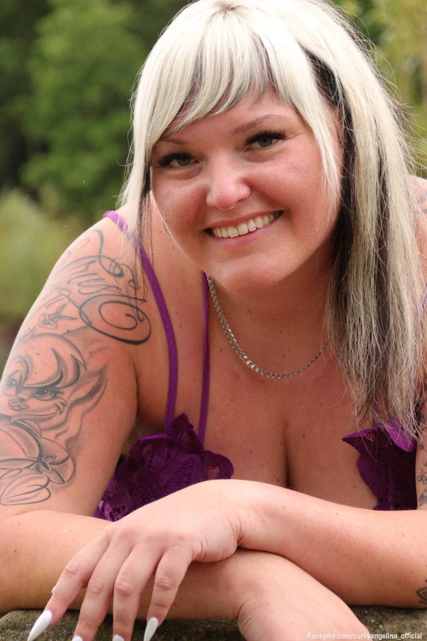 Ein kleines Lächeln, darf zwischendrin auch nicht fehlen, würdest du dem widerstehen ?🤩

#bigtits #bigass #solo #natural #nacktbild #blond #versaut #curvy #feet #duschen #deutsch #dominant #strip #smile #shower #stockings #sexy #outdoor #unterwaesche #reizwäsche