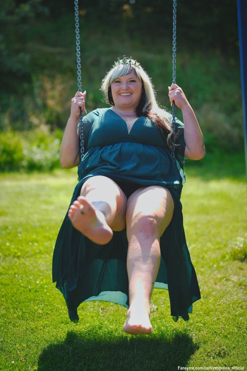 Kommst du ein wenig mit mir schaukeln ? ☀️
Oder wollen wir die liebesschaukel nehmen ?🤔❤️

#bigtits #bigass #solo #natural #nacktbild #blond #versaut #curvy #feet #duschen #deutsch #dominant #strip #smile #shower #stockings #sexy #outdoor #unterwaesche #reizwäsche