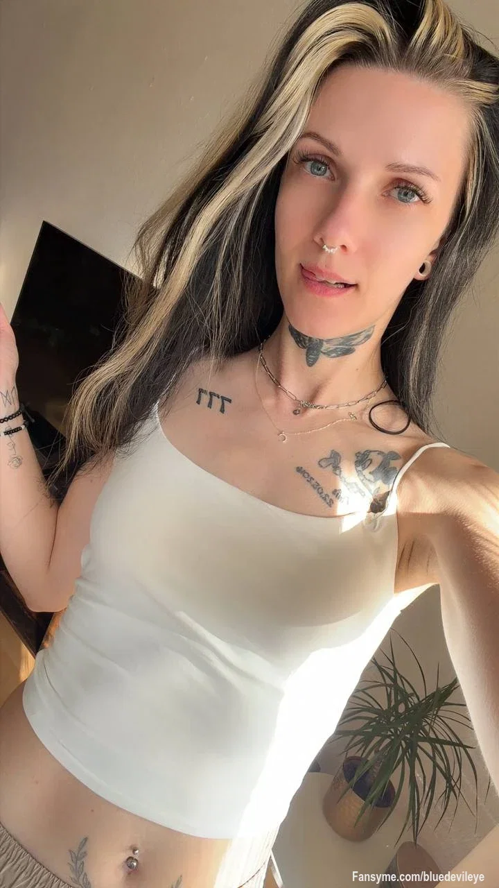 Heute war ein langer Tag. Jetzt wird nur noch entspannt, Nachrichten gelesen und ein bisschen mit dir geschrieben. 💕