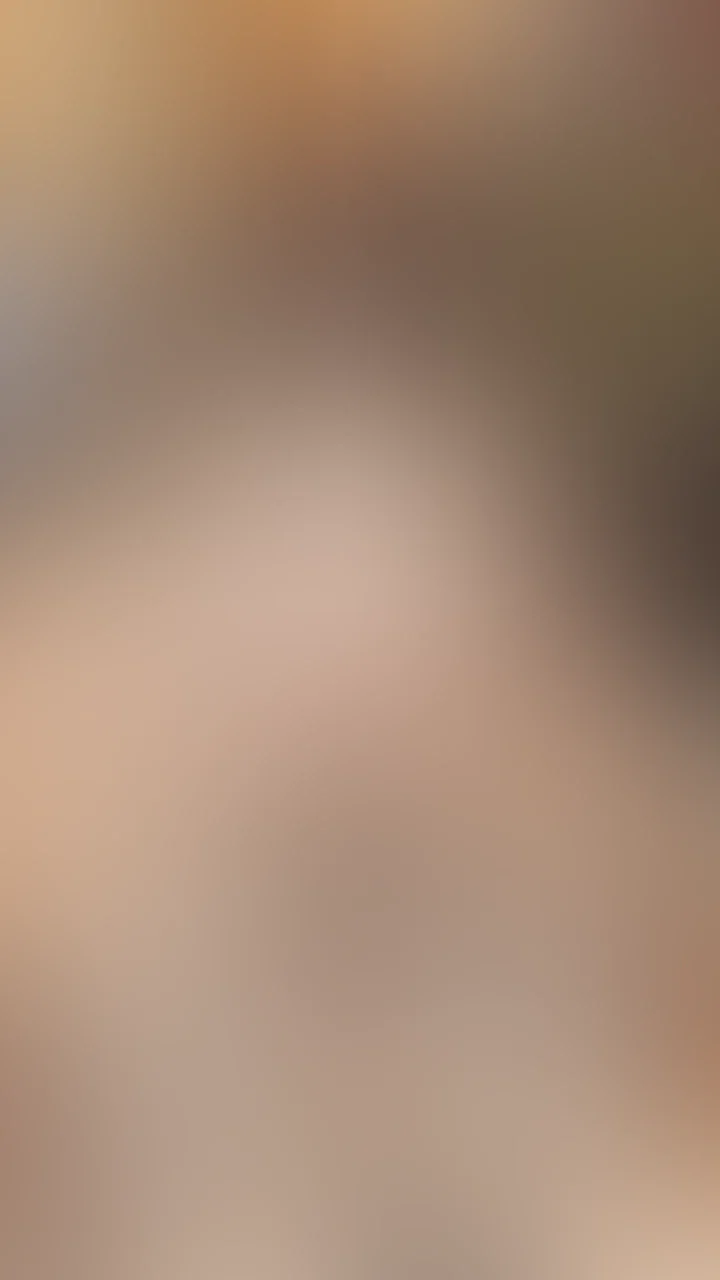 Auf Fotos von unten sehe ich irgendwie immer riesig aus… 😅📸

Dabei täuscht die Perspektive ganz schön. 👀
Was glaubst du: Wie groß bin ich wirklich? 😏

Schreib deinen Tipp in die Kommentare – mal sehen, wer mich richtig einschätzt. 💋

#perspective #photography #guess #model #photoshoot #outdoor #body #curves #fun #lifestyle #german #deutsch