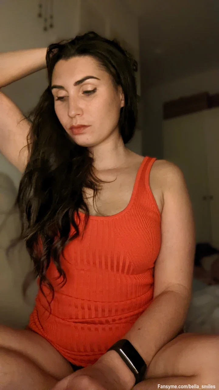 Steht mir eigentlich Orange? 🧡😏

Ich bin mir noch nicht sicher, ob das meine Farbe ist… aber irgendwie gefällt mir der Look doch ziemlich gut. 👀🔥

Was meinst du – steht mir Orange oder soll ich lieber bei anderen Farben bleiben? 💋

#orange #outfit #fashion #style #fashiongirl #ootd #look #model #brunette #beauty #lifestyle #german #deutsch
