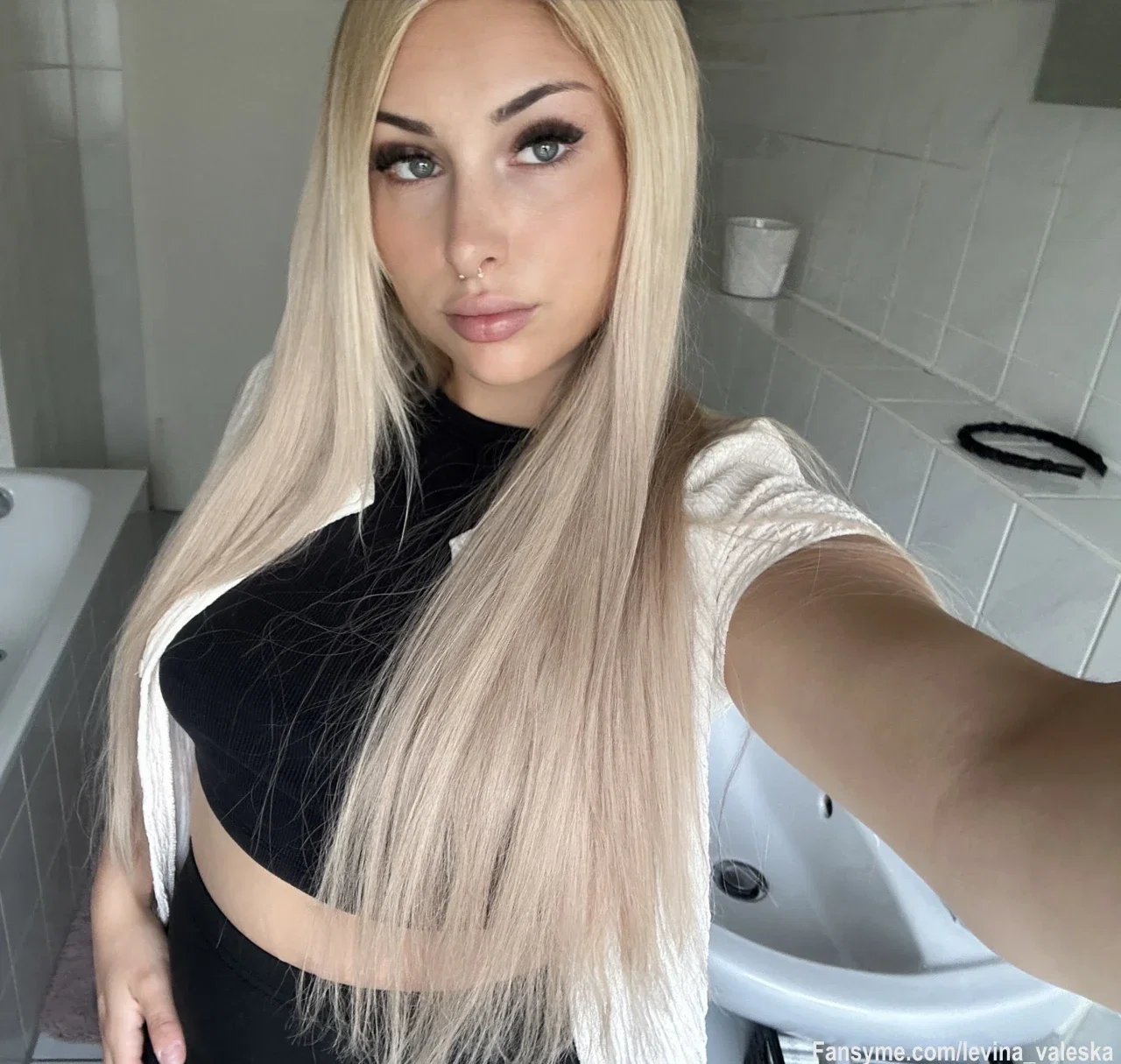 Schreib mir einfach, was du gerade denkst.
#german #blond #horny #bigboobs #boobs #bigass #juicy