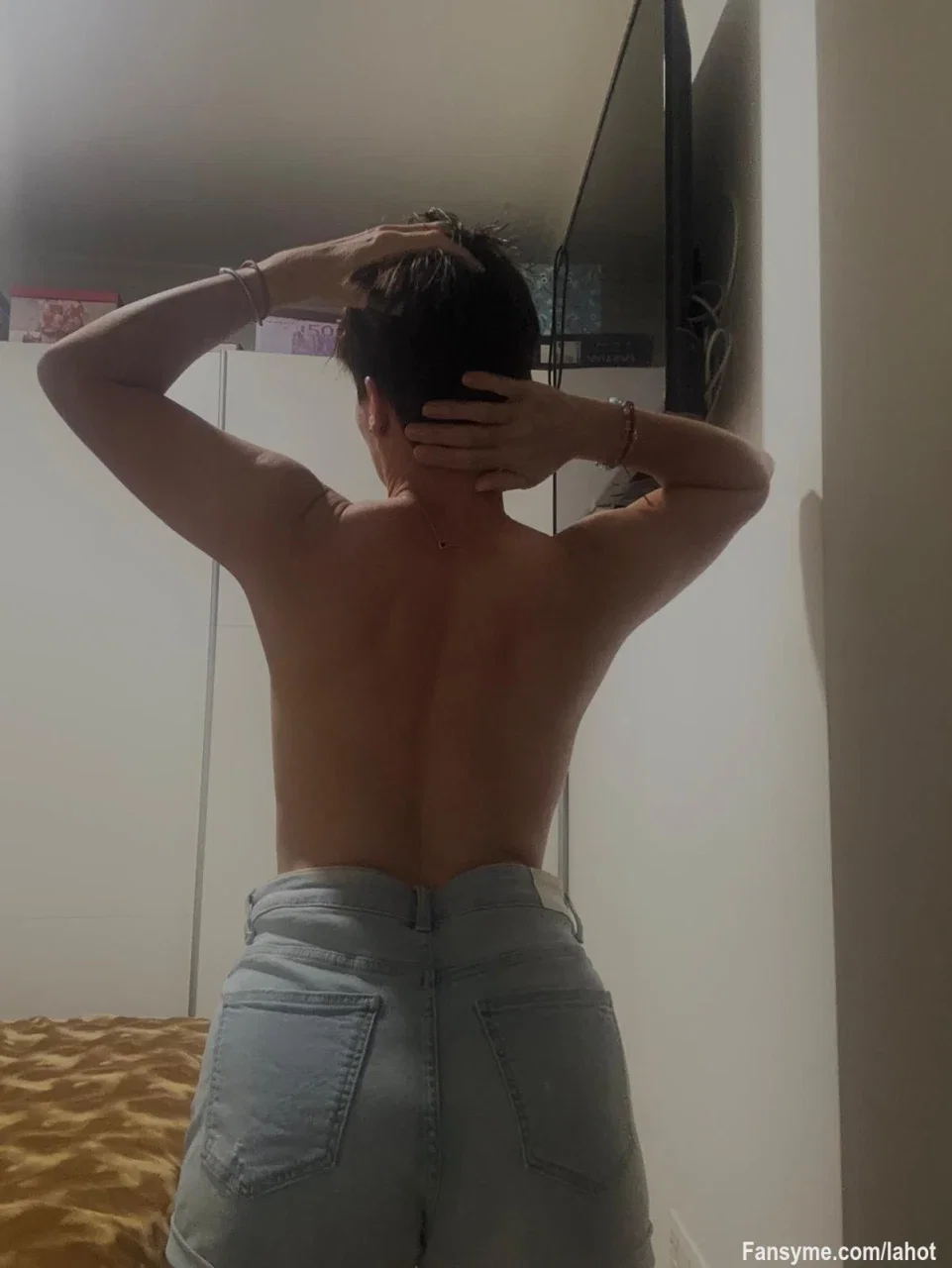 Subscribe and stroke my back—it turns me on, a lot. Or are you going to leave me wanting more?