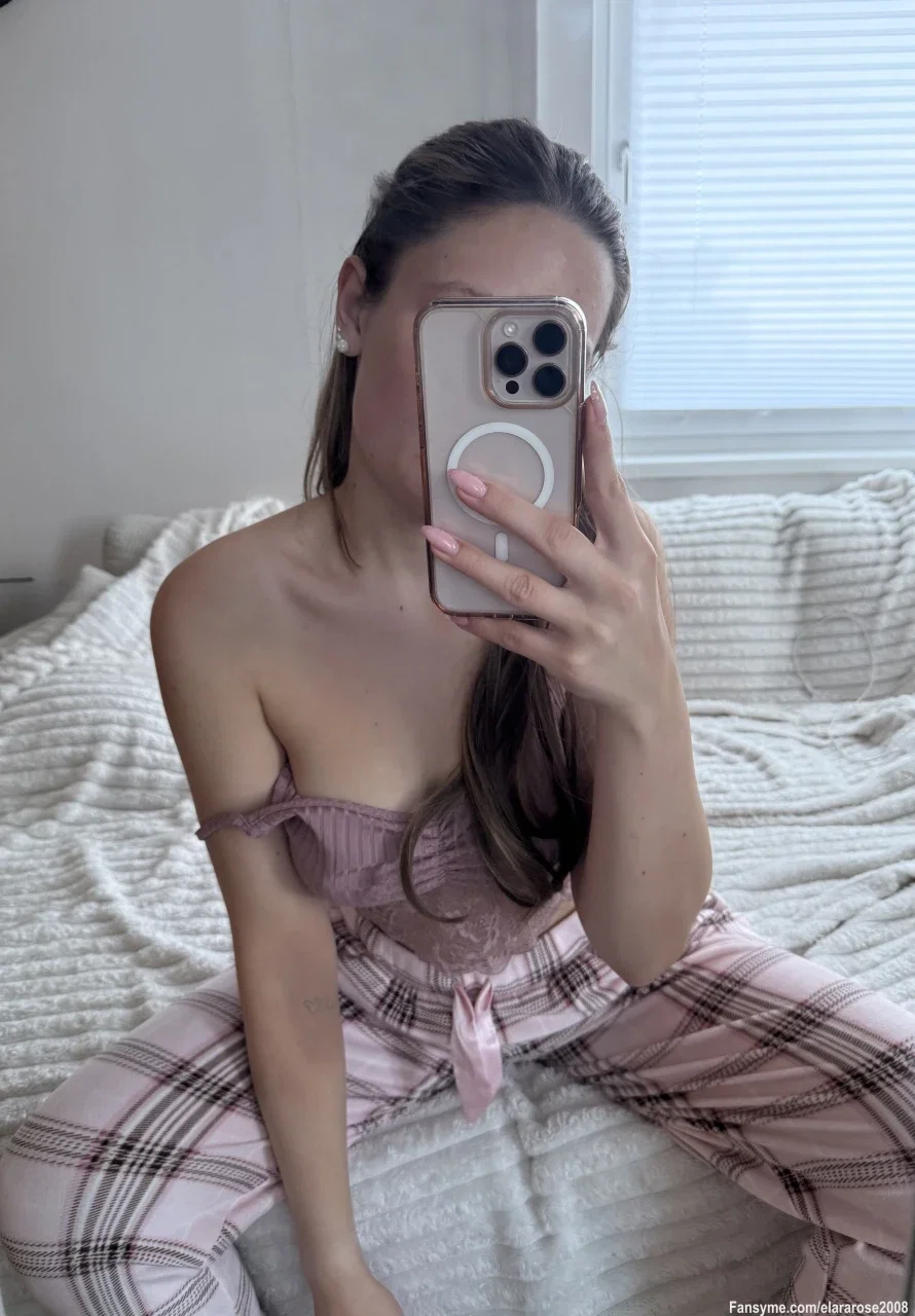Das hier ist nur die Hälfte. Die andere Hälfte gibt's nur in meinen Nachrichten 💦
#teen #young #sexy #foryou #ass #blond